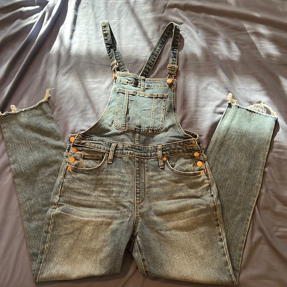 Women’s Overalls. Universal Thread. Size 4/27R